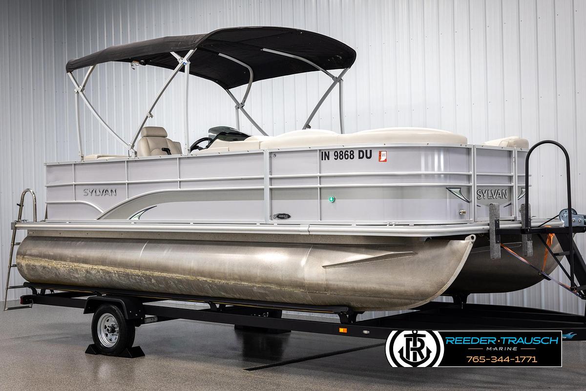 Used 2015 Sylvan 8520 Mirage