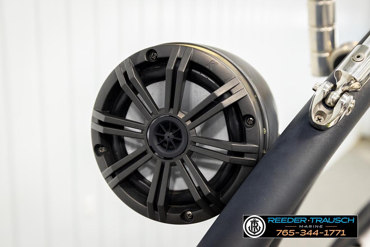 Used 2016 Scarab 195