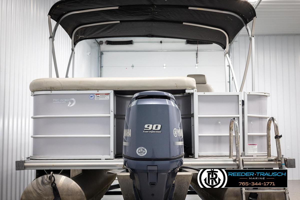 Used 2015 Sylvan 8520 Mirage