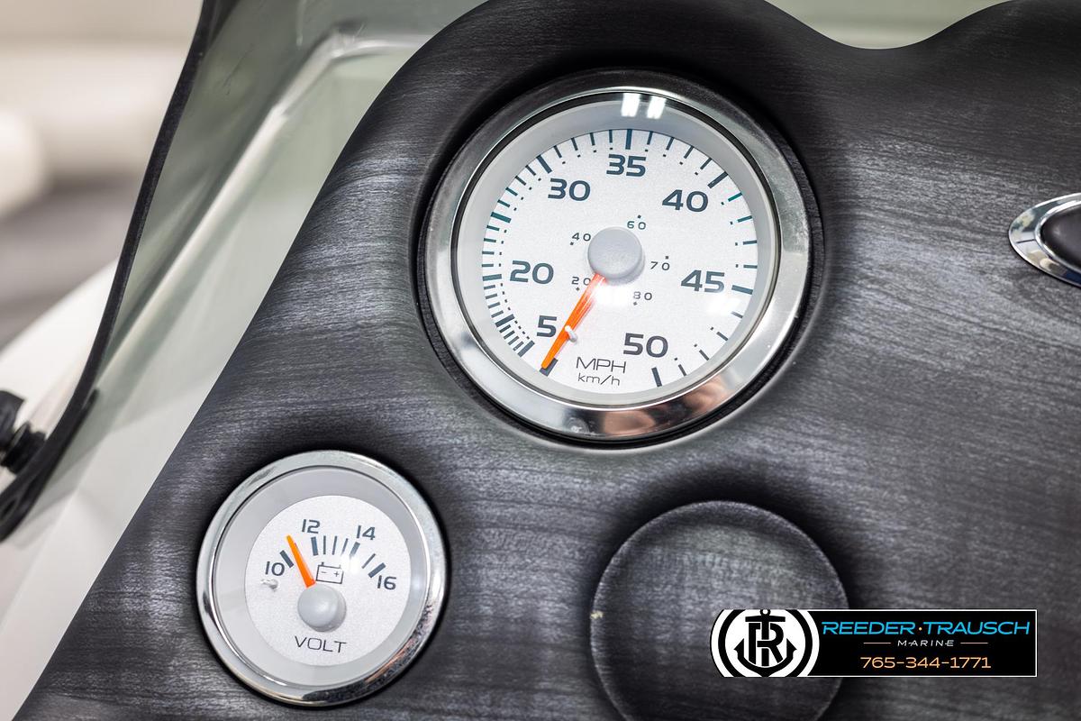 Used 2015 Sylvan 8520 Mirage