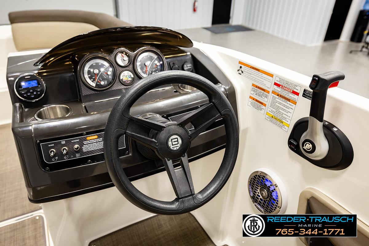 Used 2017 Bayliner 215