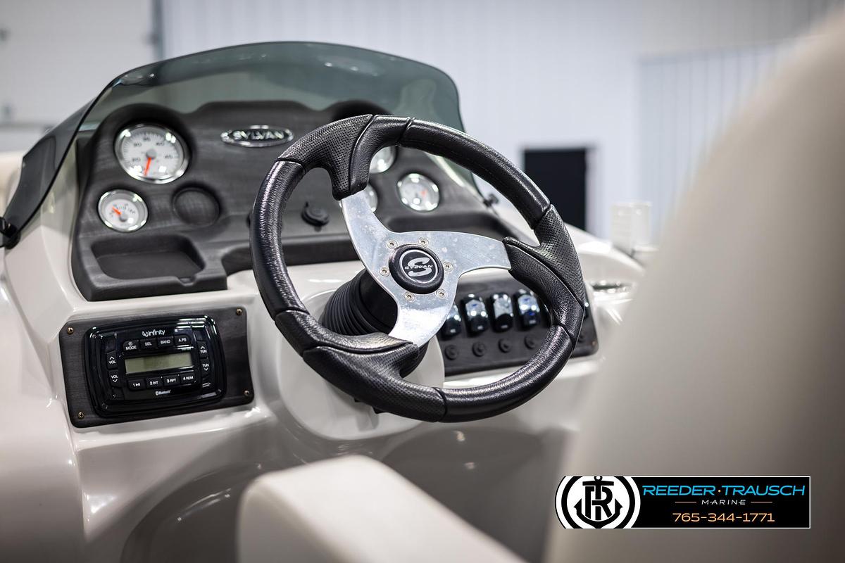 Used 2015 Sylvan 8520 Mirage