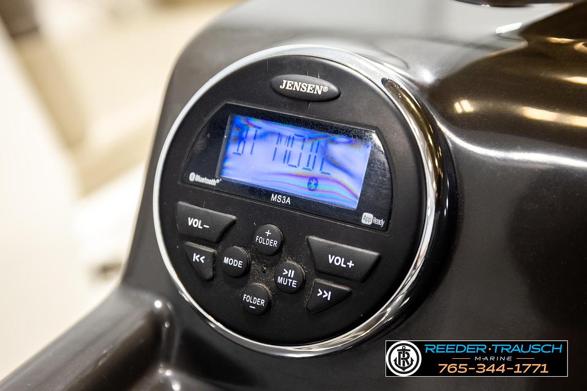 Used 2017 Bayliner 215