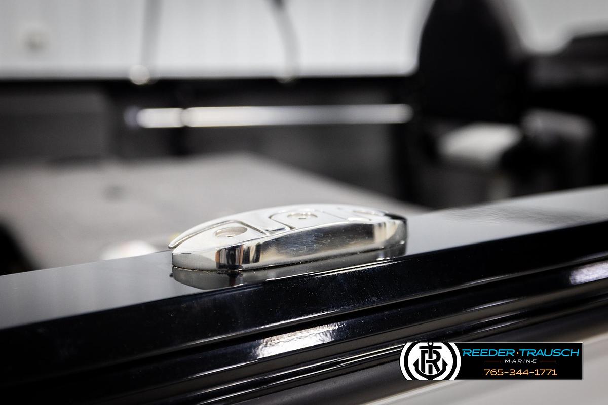 Used 2023 Crestliner 1750 FishHawk