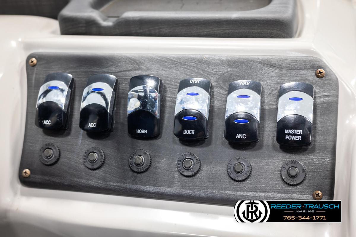 Used 2015 Sylvan 8520 Mirage