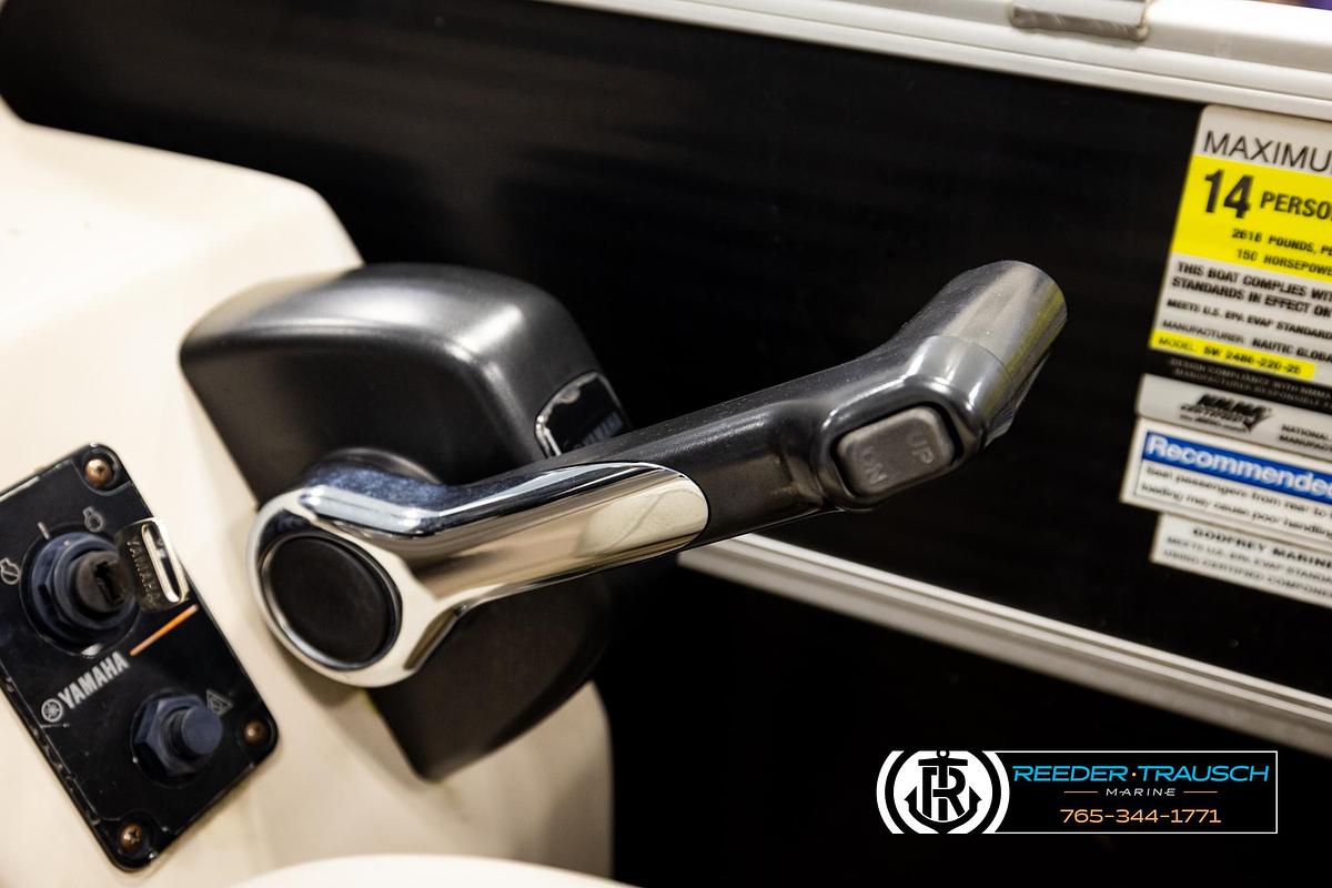 Used 2011 Godfrey SW2486