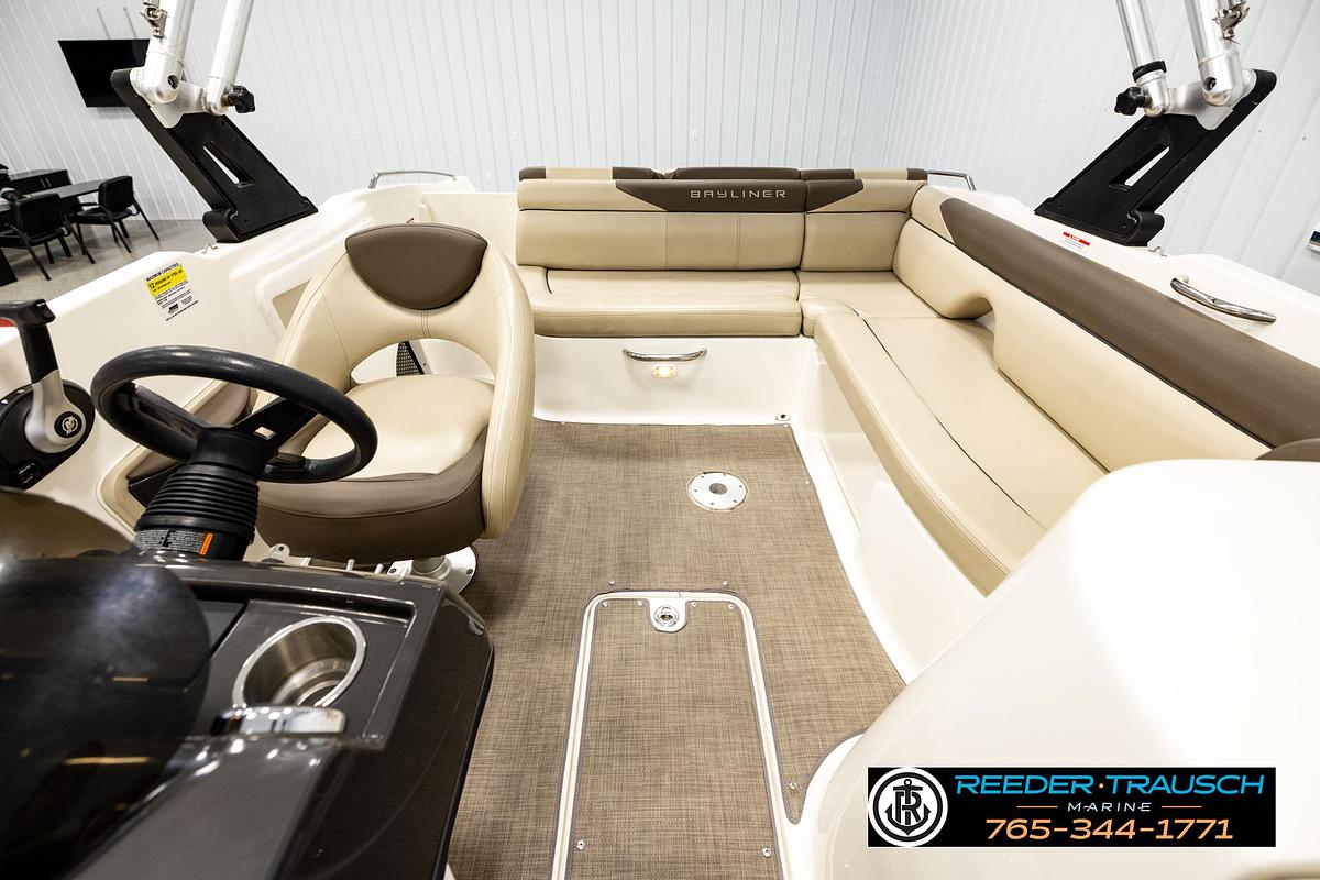 Used 2017 Bayliner 215