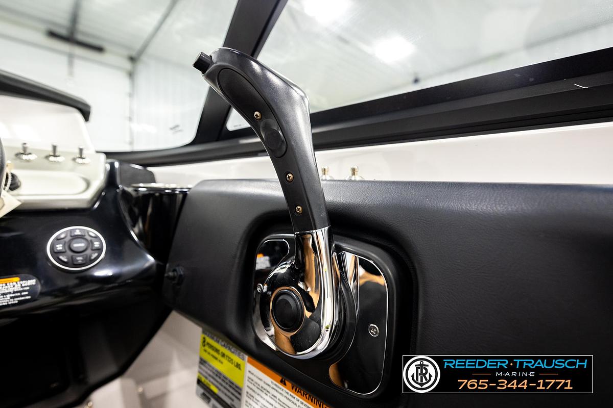 Used 2016 Scarab 195