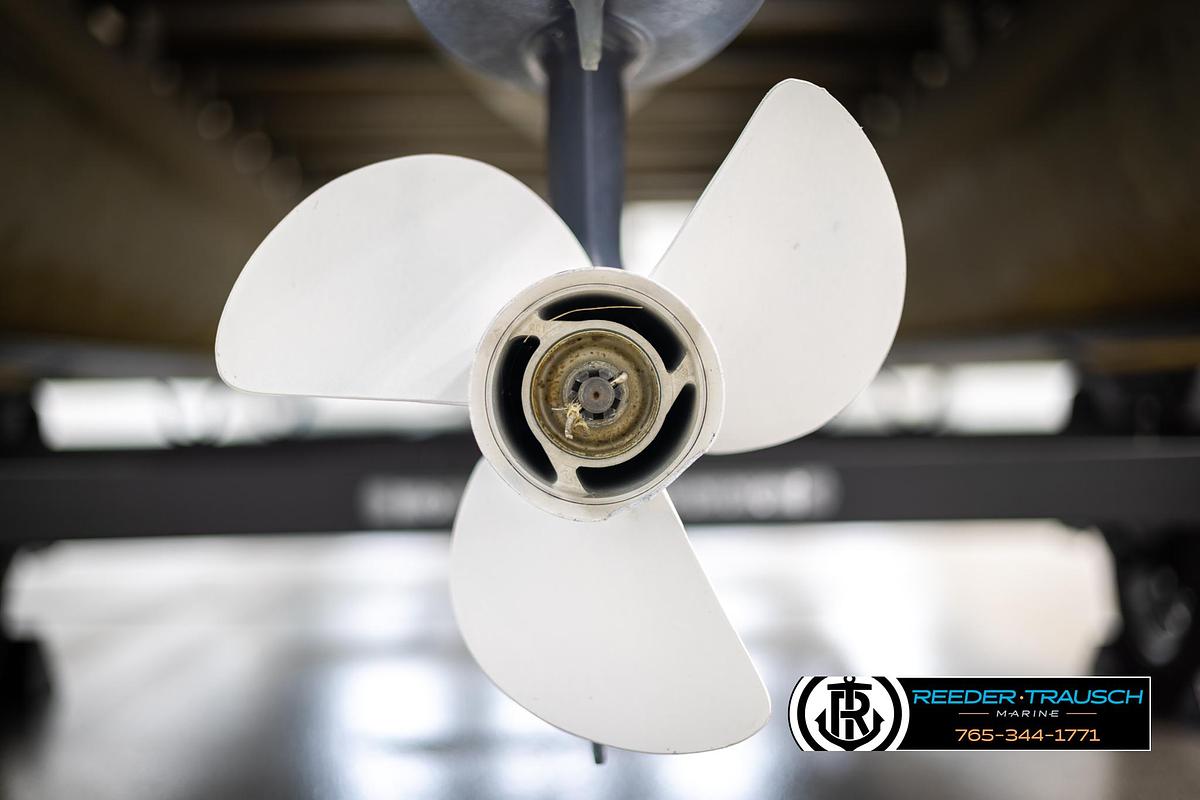 Used 2015 Sylvan 8520 Mirage