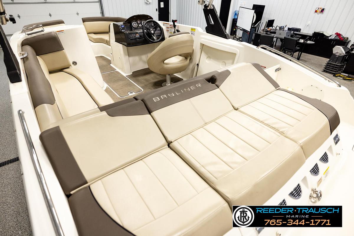 Used 2017 Bayliner 215