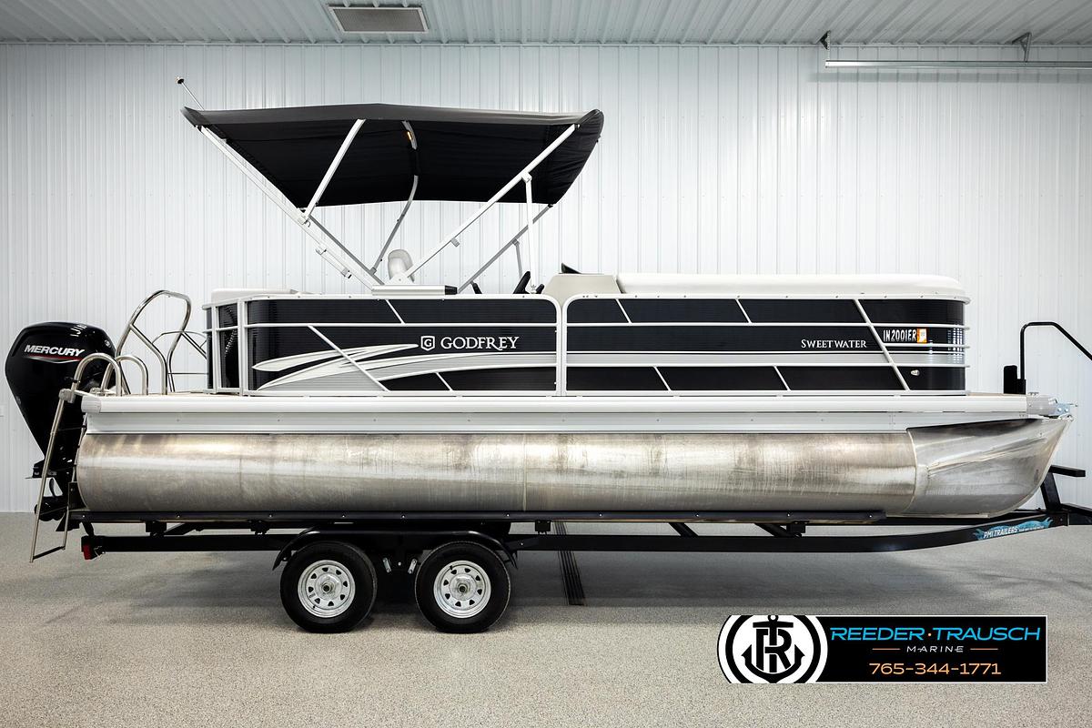 Used 2023 Godfrey SW2286C