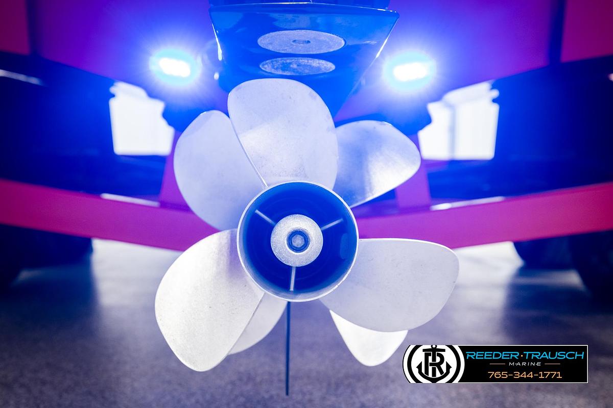 Used 2022 Crownline 220 LPX