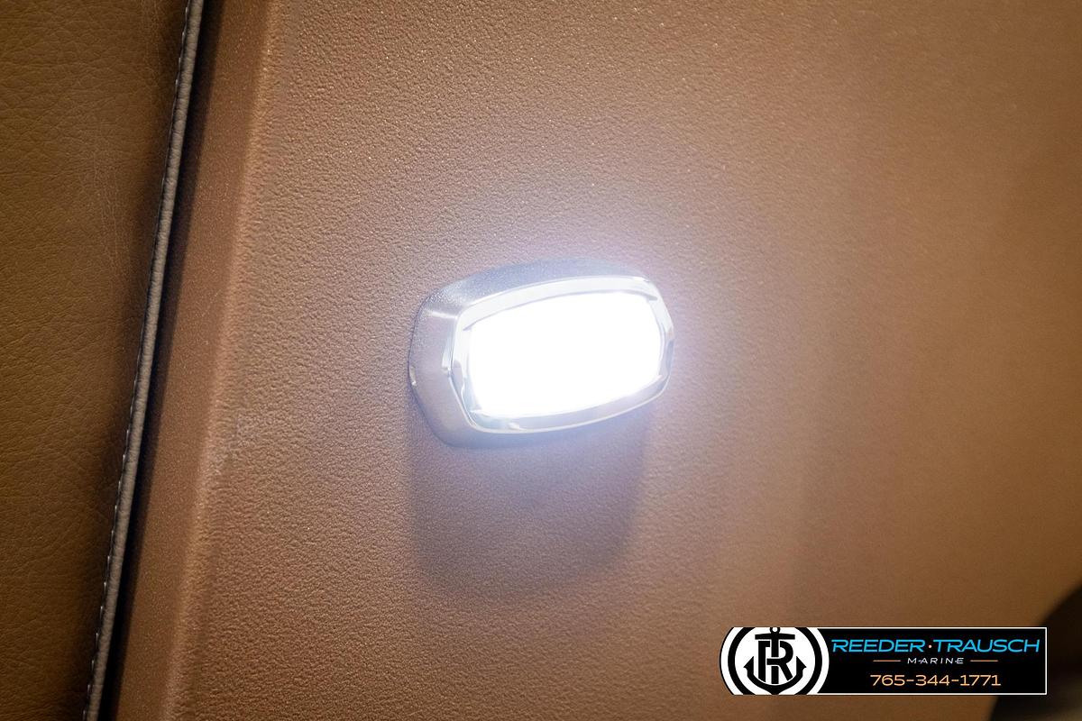 Used 2023 Avalon VEN CR