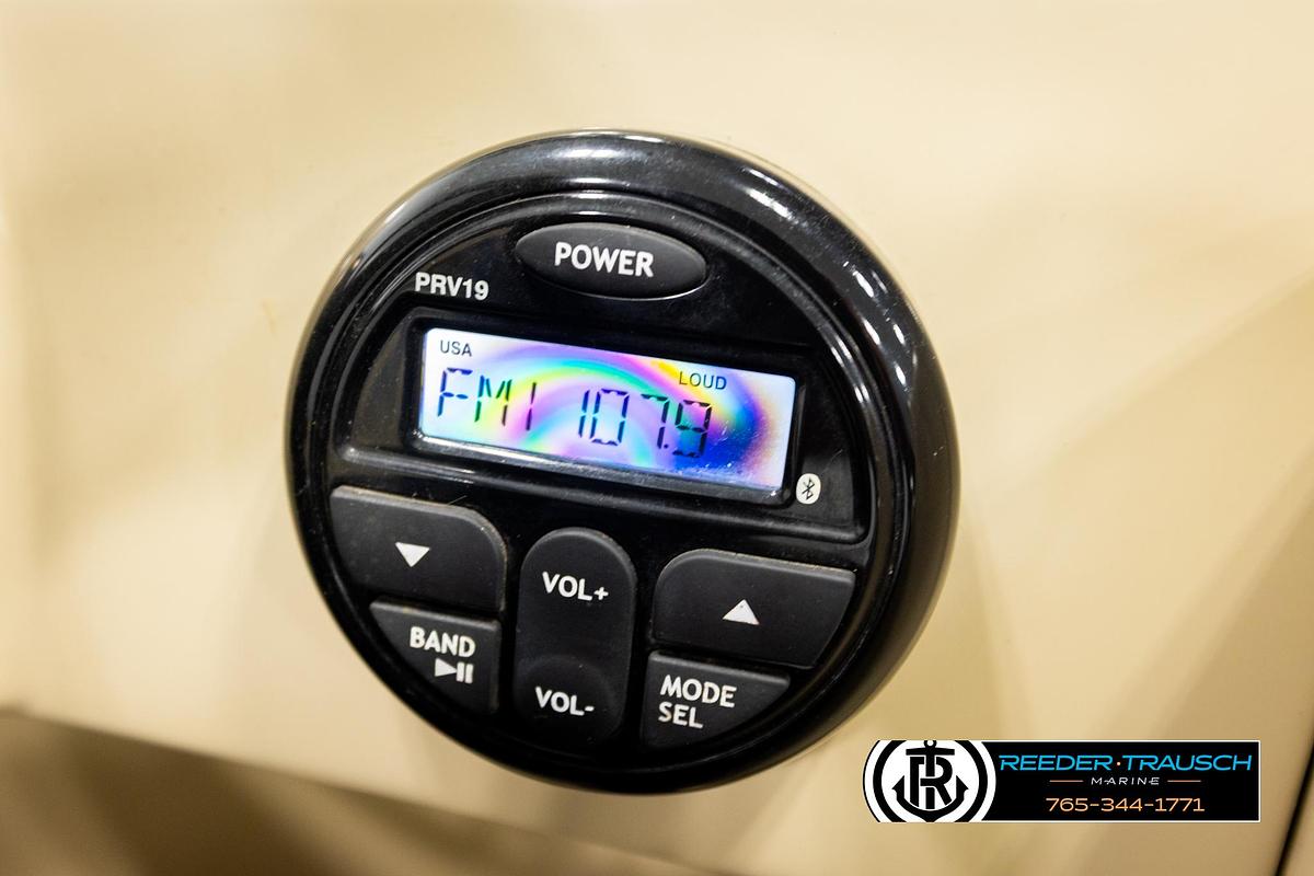 Used 2017 Sylvan 818 Mirage Cr