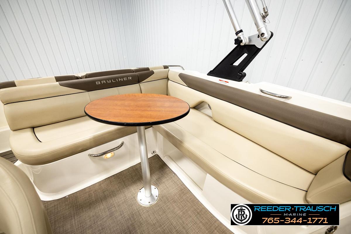Used 2017 Bayliner 215