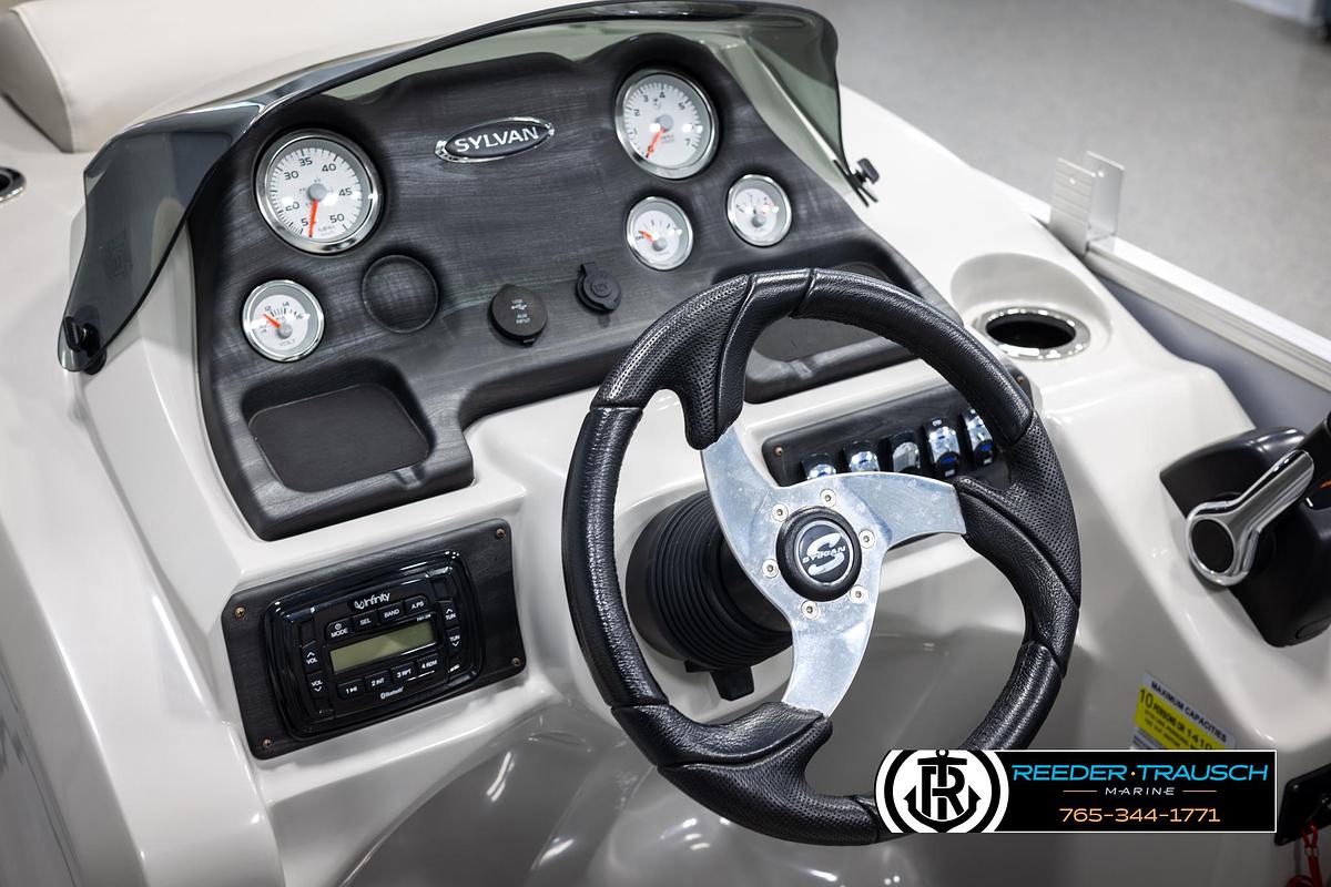 Used 2015 Sylvan 8520 Mirage