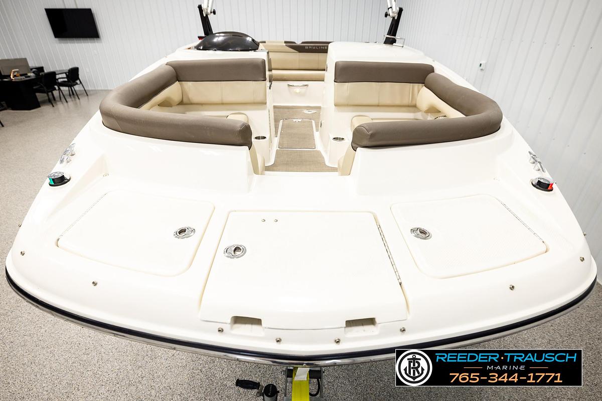 Used 2017 Bayliner 215