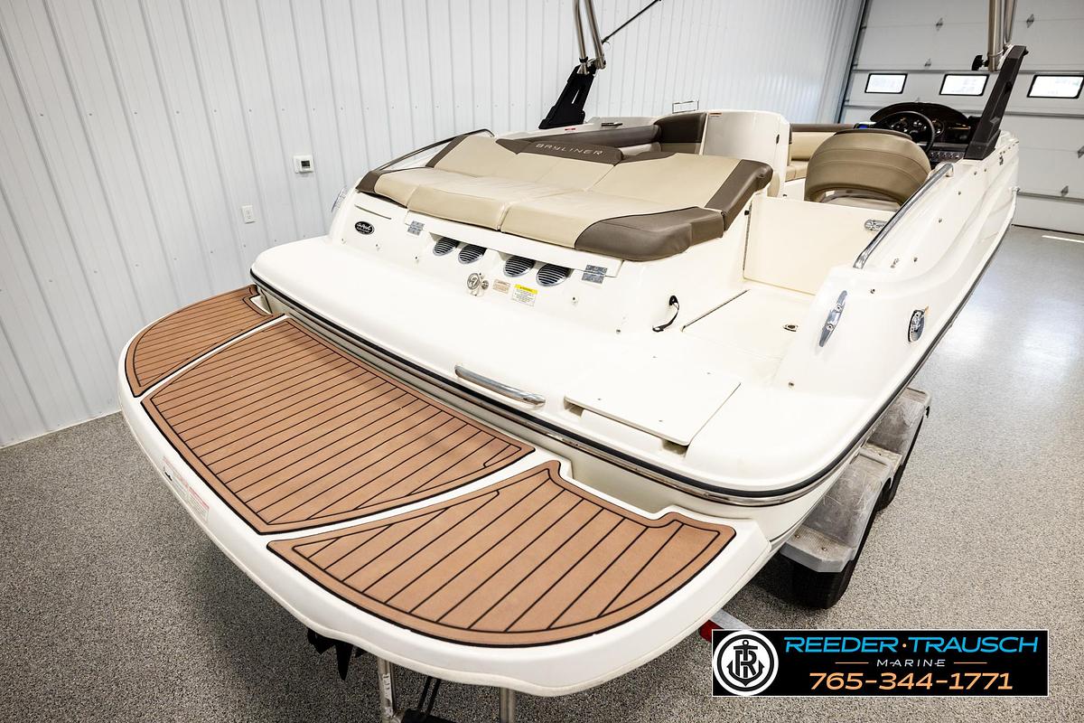 Used 2017 Bayliner 215