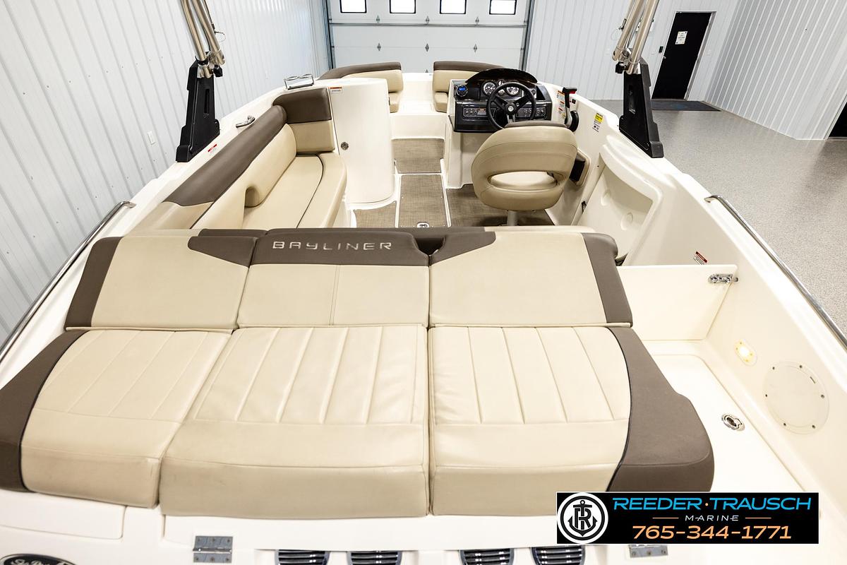 Used 2017 Bayliner 215