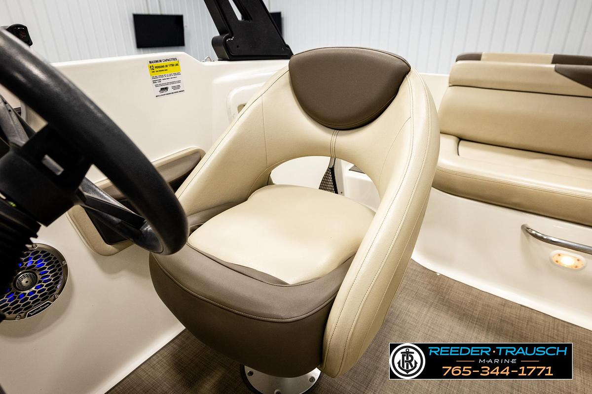 Used 2017 Bayliner 215