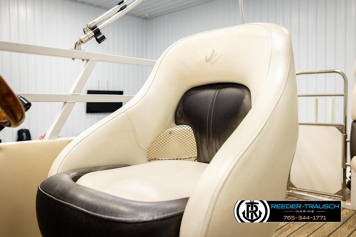 Used 2006 JC Suntoon 23TT