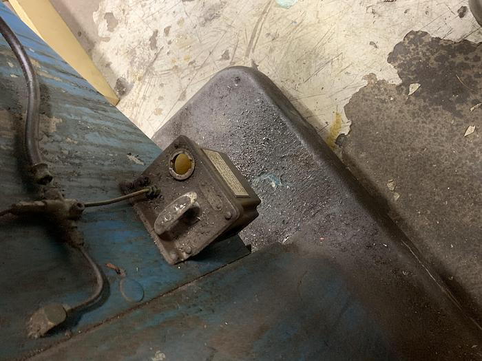 Used BRIDGEPORT SERIES I 2HP VERTICAL KNEE MILL VARIABLE SPEED SPINDLE