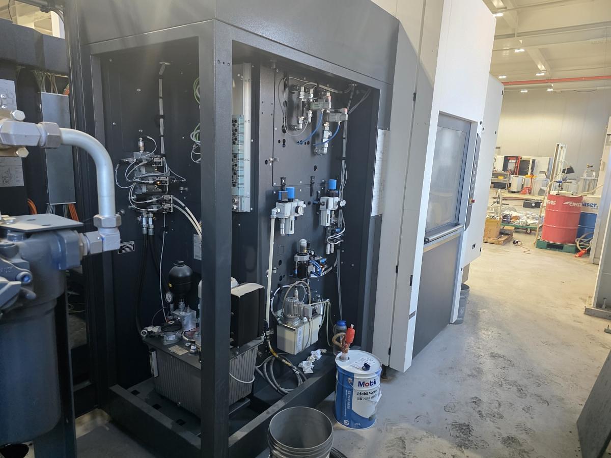 Used Heller HF 5500 CNC 5-Axis Horizontal Machining Center