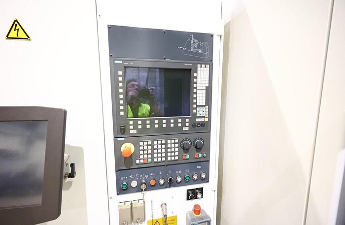 Used Gleason - Pfauter P 2000/2400 CNC Vertical Gear Hobbing Machine