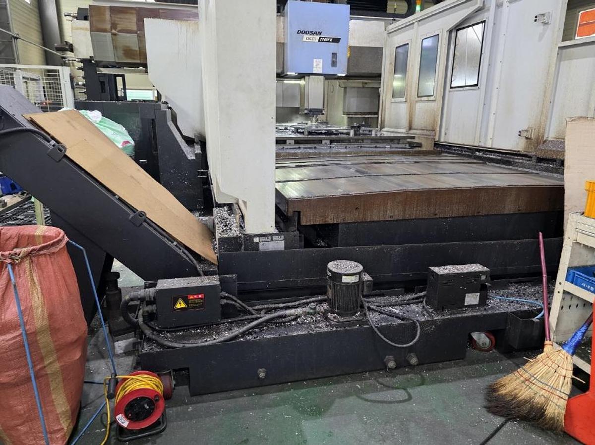 Used Doosan BM 2740M CNC Bridge Type Machining Center