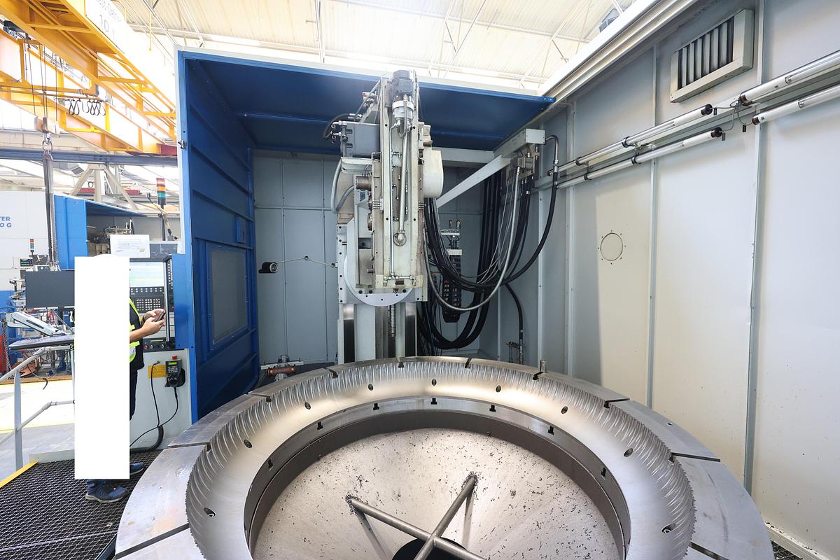 Used Gleason Pfauter P 2400/2800 CNC Vertical Gear Hobbing Machine
