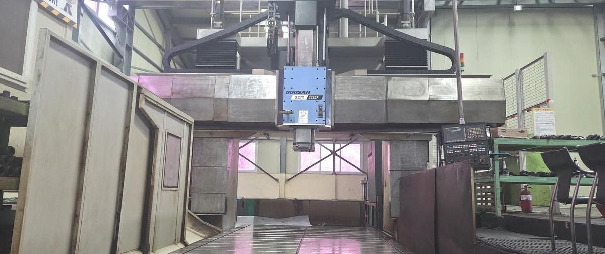 Used Doosan DCM 3280 CNC Double Column Planer Type Milling Machine