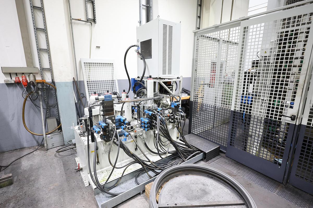 Used Pietro Carnaghi AC 20 TM-1800 Single Column CNC Vertical Boring & Milling Machine with Live Spindle Table C-Axis & 2 Pallet Changer