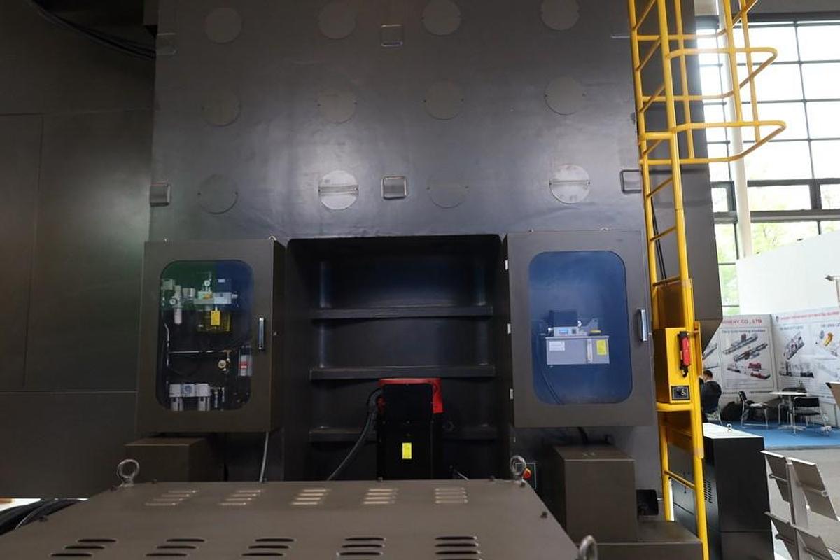 Used Hankook VTC 200E CNC Double Column Vertical Boring & Turning Machine with Live Spindle