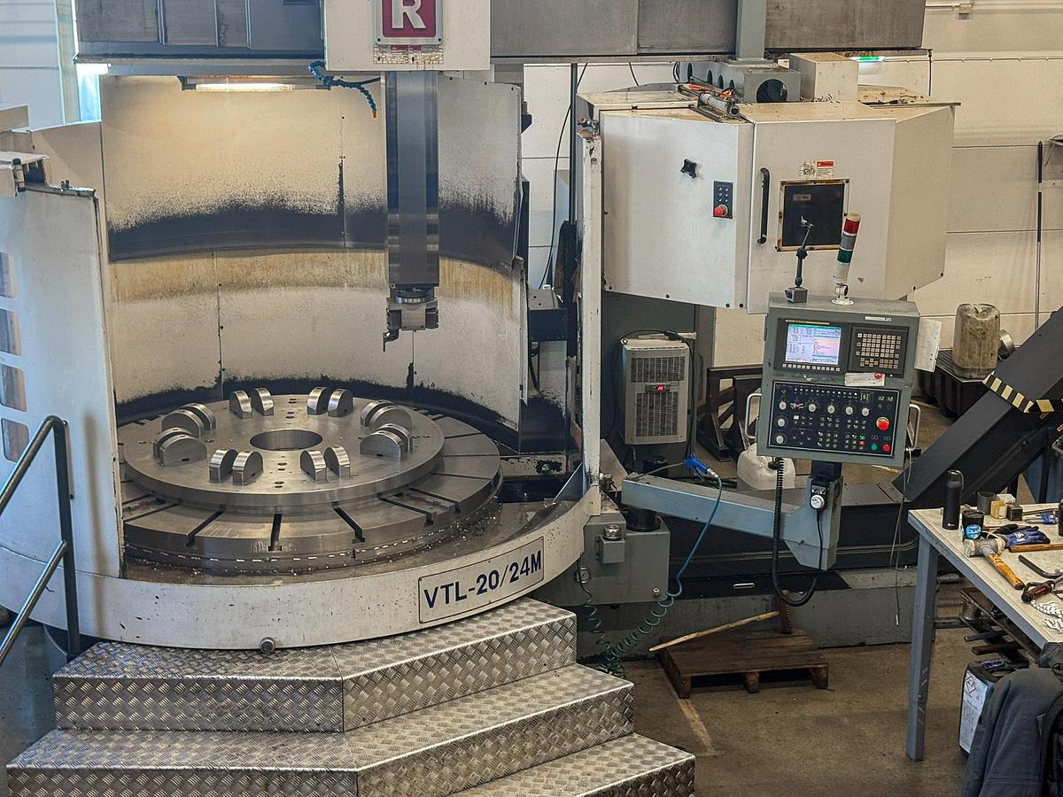 Used Viper 20/24 M CNC Vertical Milling & Boring Machine with Live Spindle & Table C-Axis