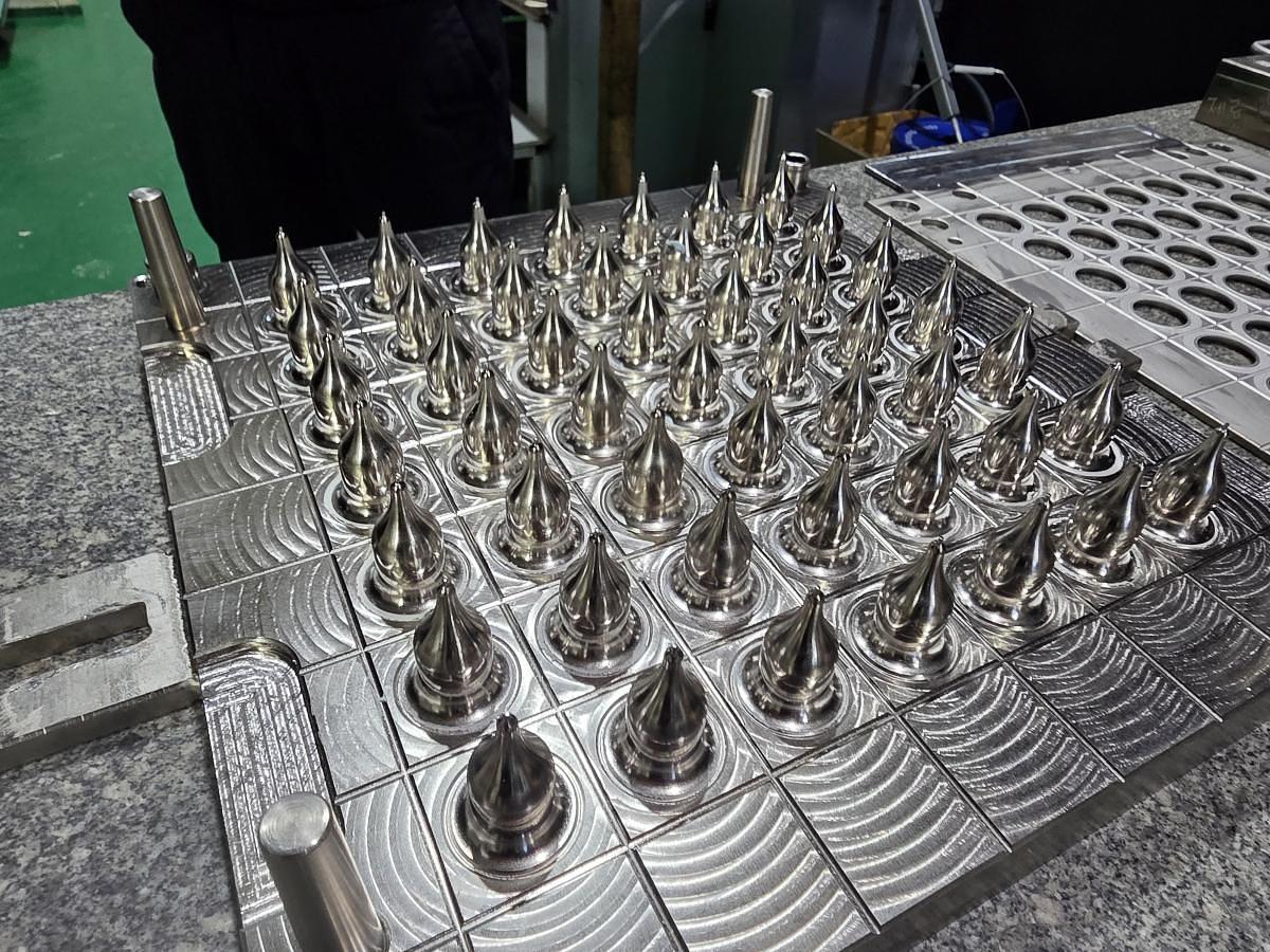 Used Hwacheon SIRIUS 1750L CNC Gantry Type Machining Center