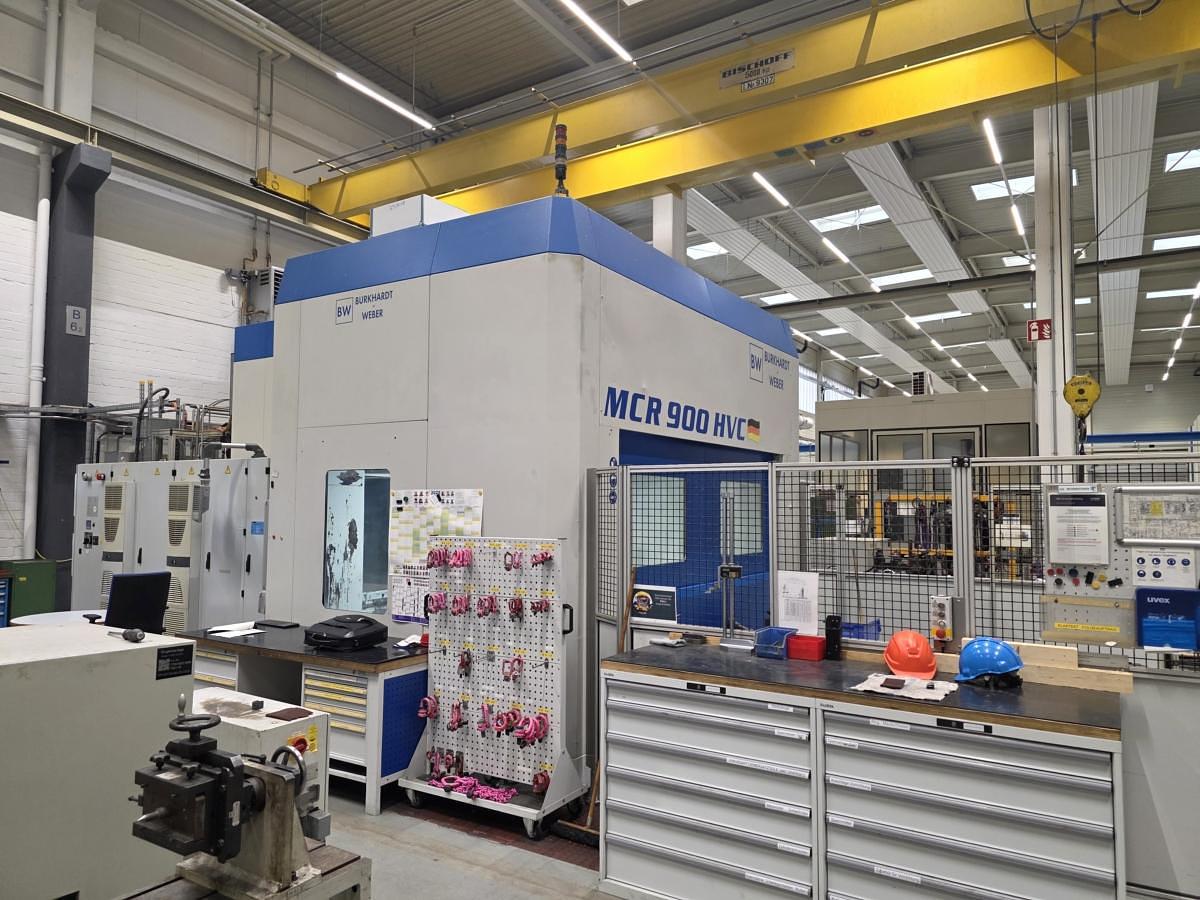 Used BURKHARDT + WEBER / MCR 900 HVC 2 Pallets Universal Machining Center 