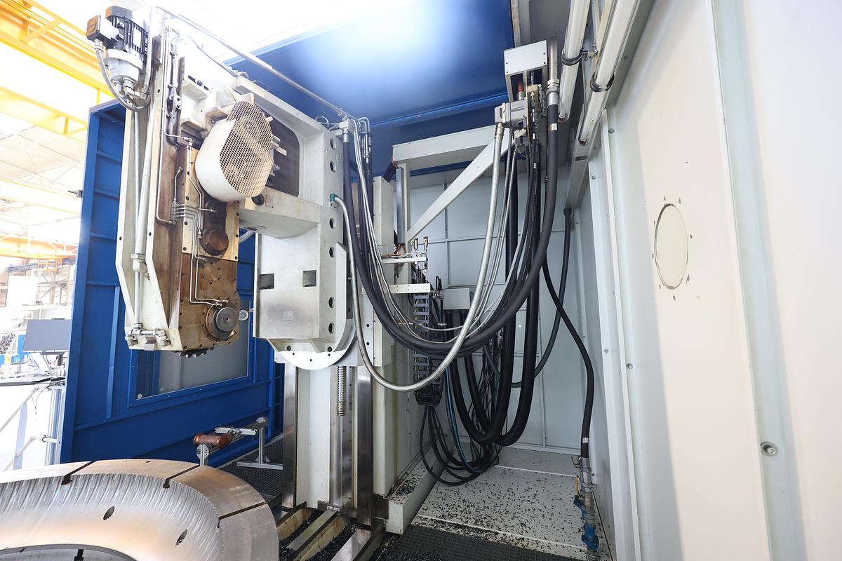 Used Gleason Pfauter P 2400/2800 CNC Vertical Gear Hobbing Machine