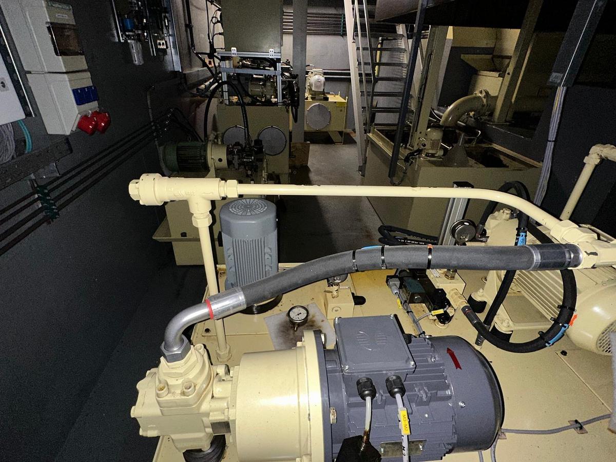 Used Dorries Scharmann Contumat 3 MC: VC 4200/360 CNC Vertical Boring & Milling Machine with Live Spindle on Vertical Ram & Live Spindle on Side Head