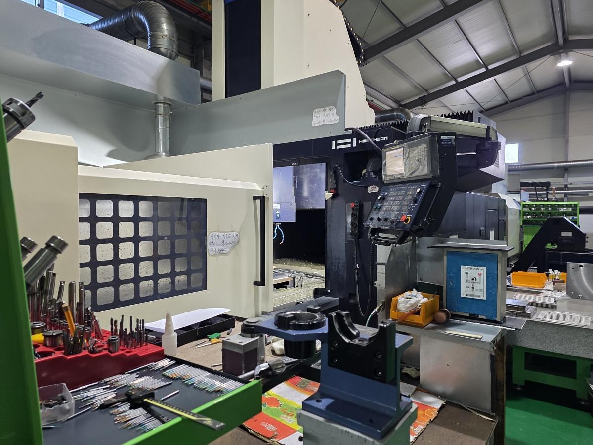 Used Hwacheon SIRIUS 1750L CNC Gantry Type Machining Center