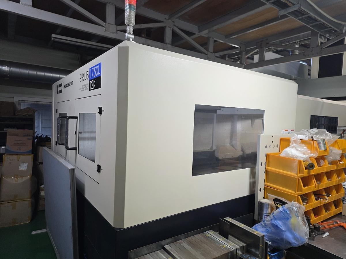 Used Hwacheon SIRIUS 1750L CNC Gantry Type Machining Center