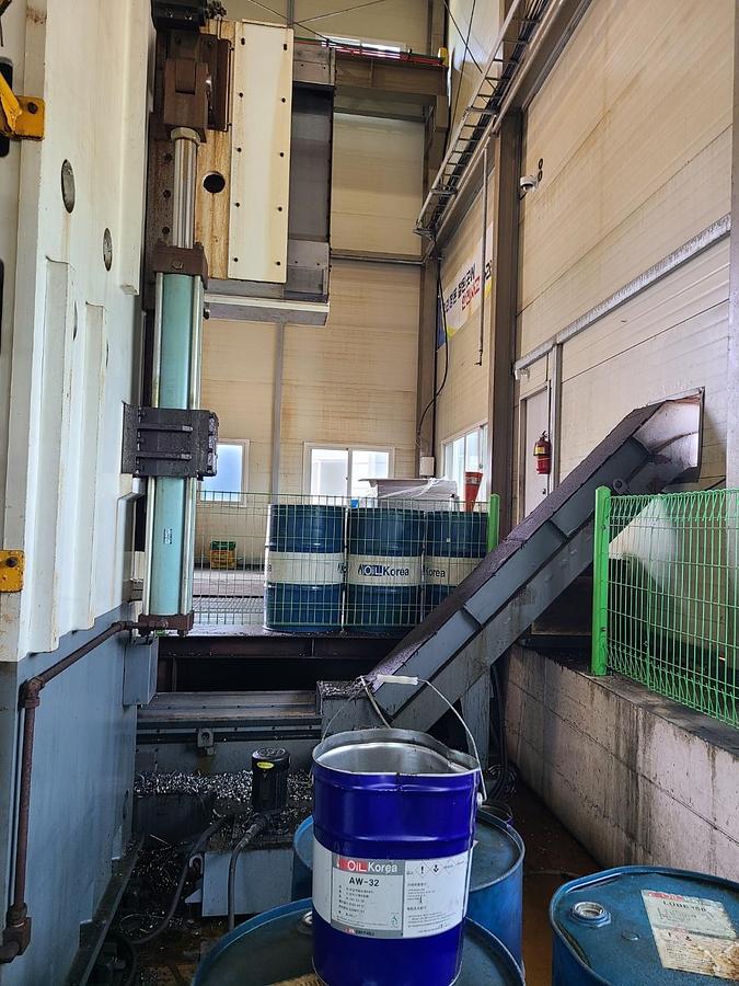 Used S&T ST 40/55VC CNC Vertical Boring & Milling Machine with Live Spindle & Table C-Axis