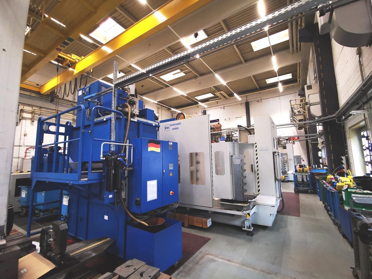 Used BURKHARDT + WEBER / MCR 900 HVC 2 Pallets Universal Machining Center 