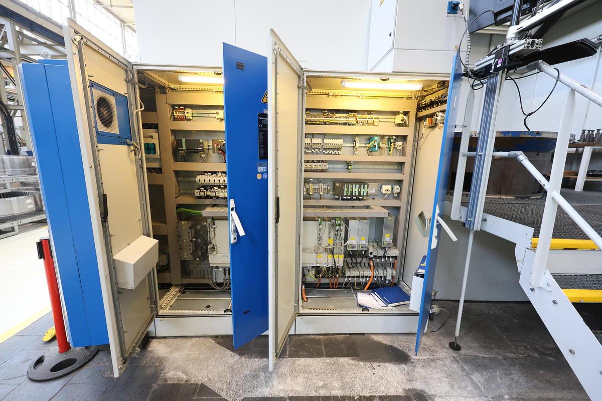 Used Gleason Pfauter P 2400/2800 CNC Vertical Gear Hobbing Machine