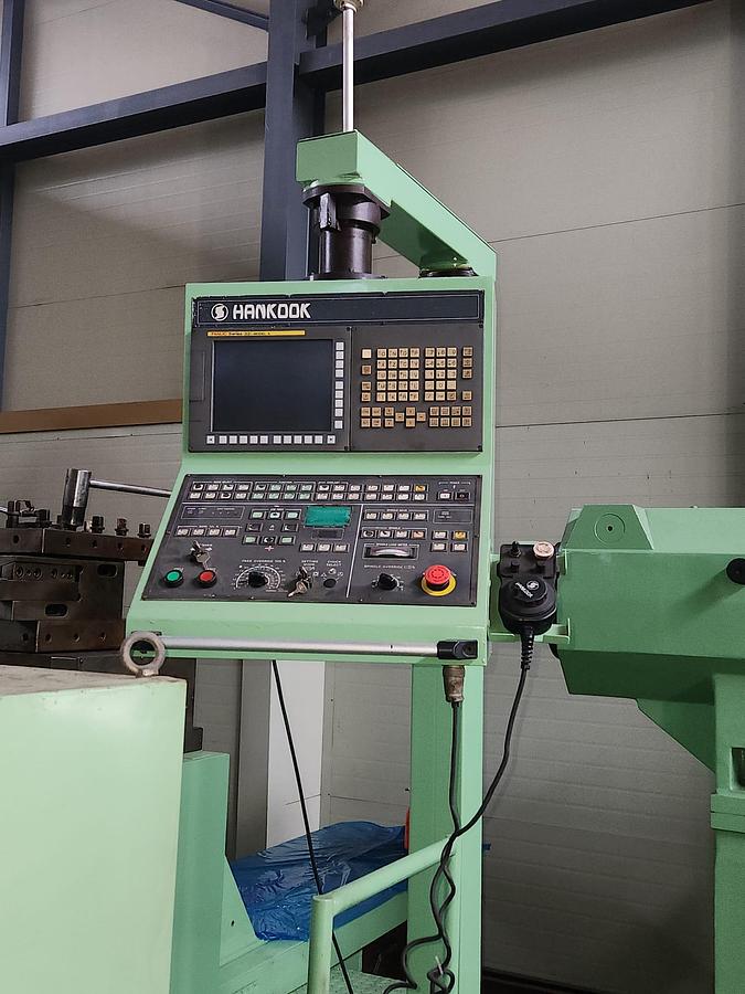 Used Hankook Dynaturn 26 CNC Heavy Duty Horizontal Lathe