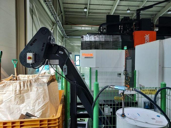 Used Mazak Versatech V-100N200 CNC Double Column 5-Axis Machining Center