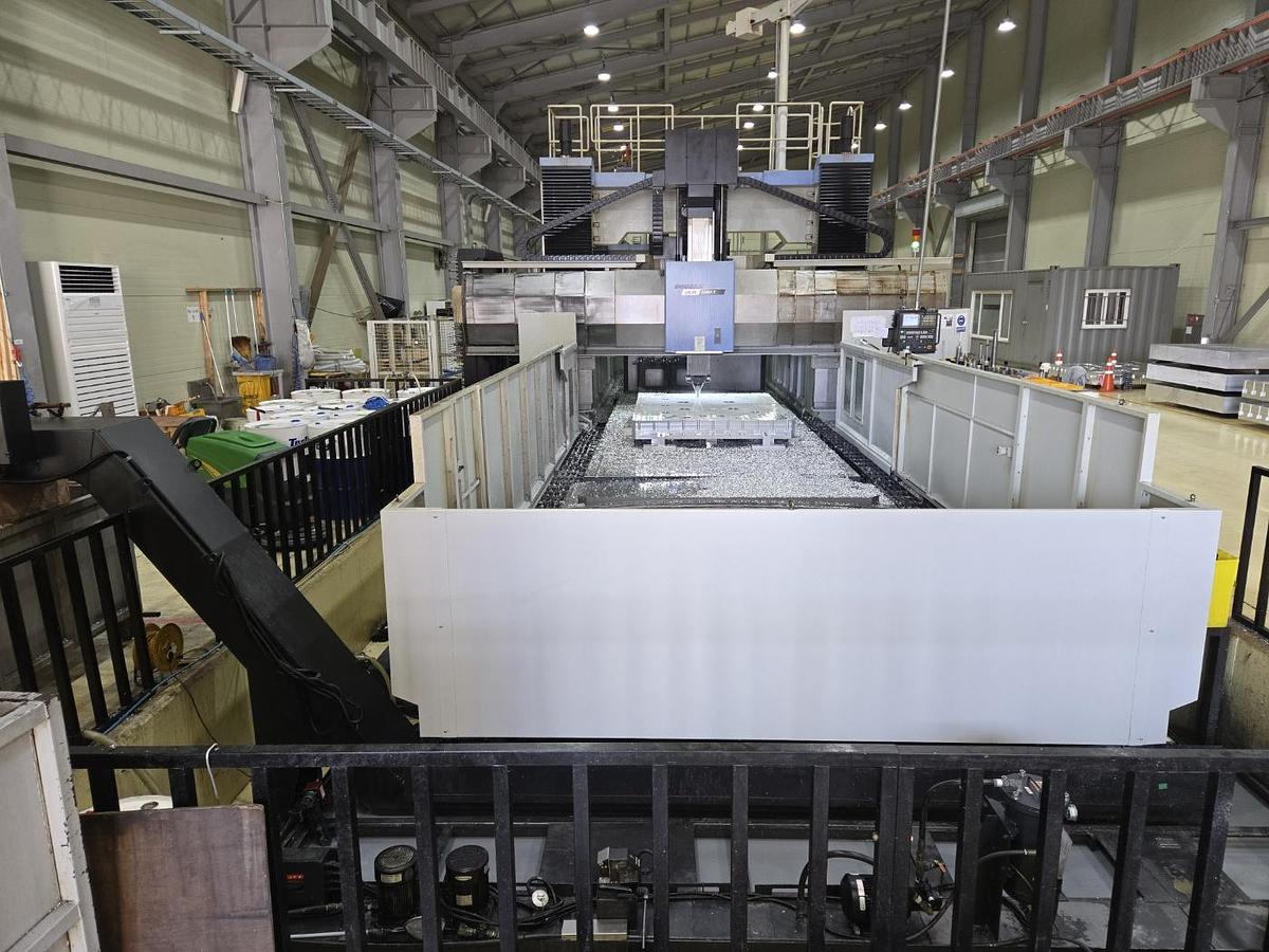 Used Doosan DCM 3780F II CNC Double Column Machining Center