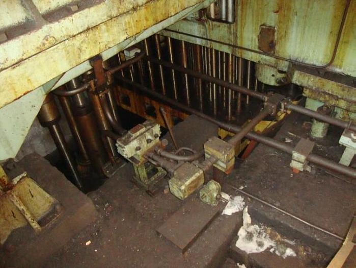 Used 2,000 Ton Hydraulic Head Press