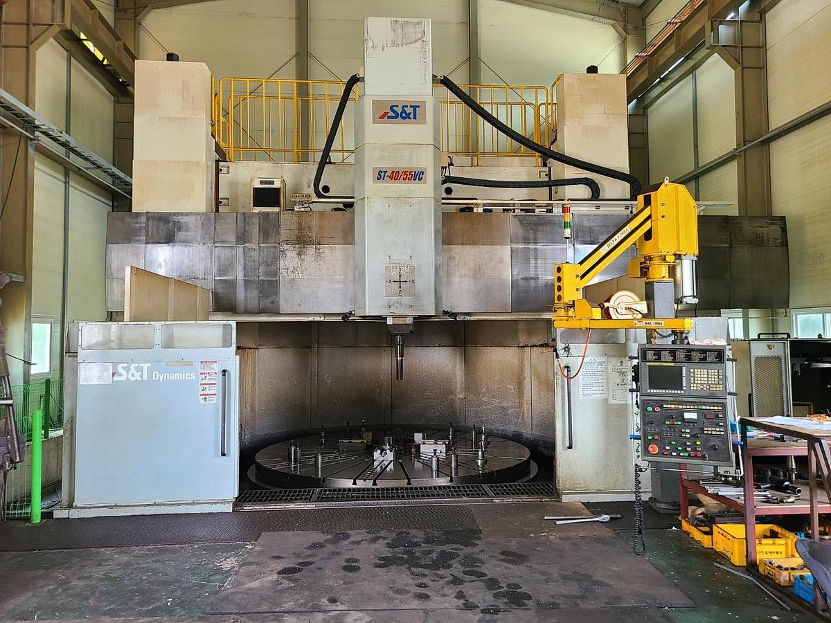 Used S&T ST 40/55VC CNC Vertical Boring & Milling Machine with Live Spindle & Table C-Axis