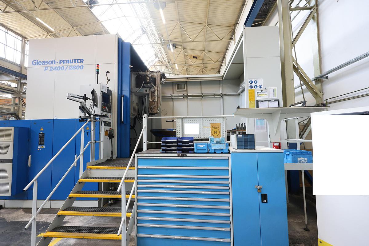 Used Gleason Pfauter P 2400/2800 CNC Vertical Gear Hobbing Machine