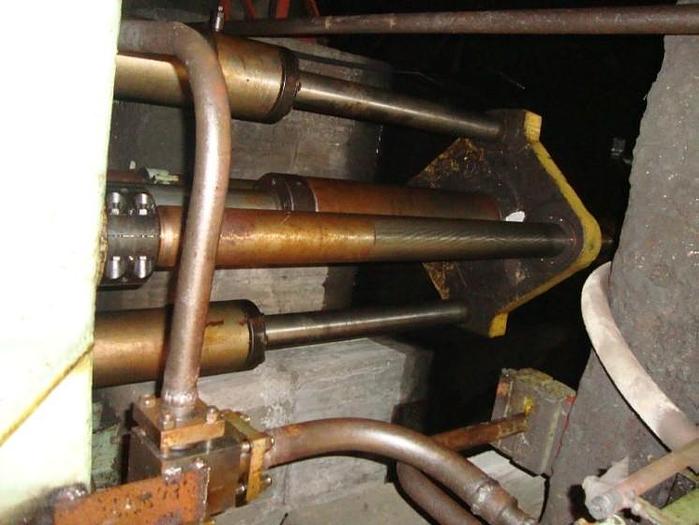Used 2,000 Ton Hydraulic Head Press